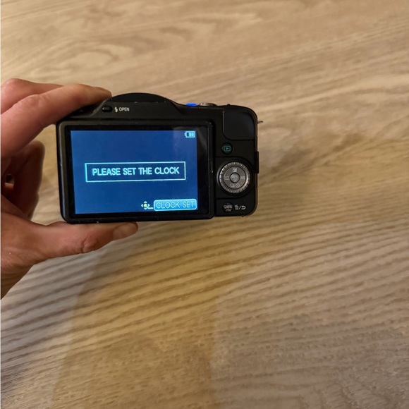 Panasonic Lumix GF3 Compact Black Camera - Picture 2 of 5